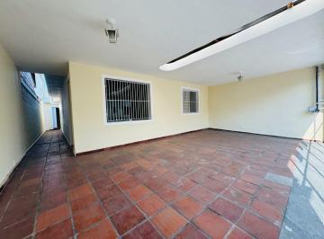 Casa · 120m² · 3 Quartos · 3 Vagas · Casa Térrea Espaçosa à Venda em Bairro Residencial na região do Jardim Prudência.