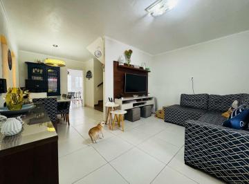 Casa · 130m² · 3 Quartos · 2 Vagas · Casa Completa e Bem Localizada a 50m da Av. Santa Catarina!