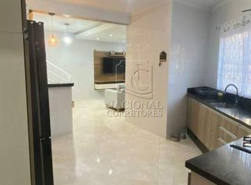 Casa · 122m² · 3 Quartos · 6 Vagas · Sobrado amplo à venda na Vila Camilópolis – 3 dormitórios, suíte, 6 vagas e churrasqueira!