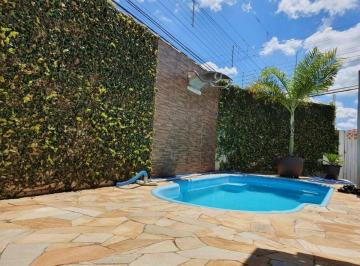 Casa · 149m² · 2 Quartos · Casa de 2 dorms em bom estado de conservação com piscina - Alvinópolis