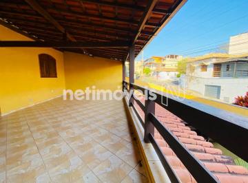 Casa · 250m² · 4 Quartos · 3 Vagas · Casa 4 quartos, suíte, varandão, terraço, aceita financiamento, reformada, 3 vagas e quintal.