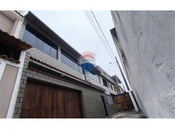 Casa · 200m² · 2 Quartos · 1 Vaga · Casa independente para venda no coração de  Nilópolis – 200m², área gourmet e fino acabamento