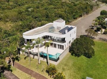 whatsapp-image-2025-10-01-at-150851-17593421503798.jpeg · Casa Tríplex com 4 suítes - Jurerê Internacional - Florianópolis