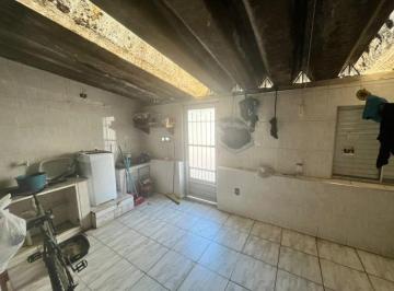 Casa · 67m² · 2 Quartos · Casa estilo sobrado de dois dormitórios e um pequeno quintal
