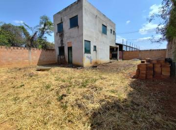 Casa · 100m² · 3 Quartos · 6 Vagas · Casa de 3 Quartos a Venda no Bairro Cachoeira