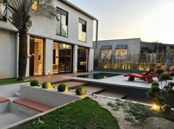 Casa · 364m² · 3 Quartos · 4 Vagas · Alpha 9:Casa com 3 quartos/suites, 4 vagas, piscina - Vini 11 96415-0603