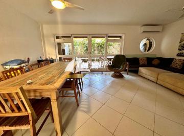 Casa · 180m² · 4 Quartos · 2 Vagas · Oportunidade: casa em condomínio à venda a 200m da praia.