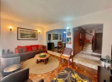 Casa · 170m² · 3 Quartos · 2 Vagas · Casa espaçosa com quintal e 2 vagas à venda no Campo Belo