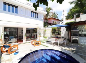Casa · 227m² · 3 Quartos · 2 Vagas · Casa reformada à venda no Alto da Boa Vista com 3 suítes, piscina e 2 vagas de garagem