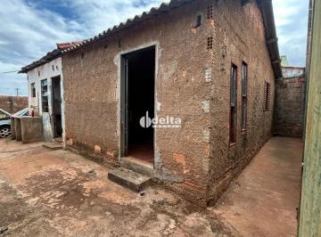 Casa · 250m² · 1 Quarto · 1 Vaga · Terreno disponível para venda no bairro São Jorge em Uberlândia - MG.