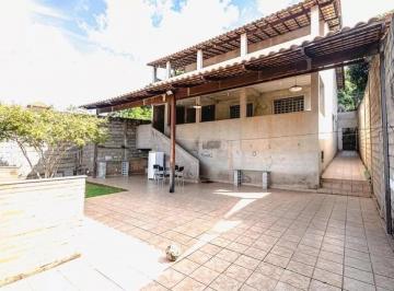 Casa · 250m² · 3 Quartos · 2 Vagas · CASA | 4 QUARTOS | 2 BANHEIROS | 2 VAGAS |