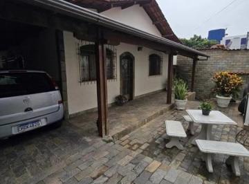 Casa · 180m² · 3 Quartos · 10 Vagas · CASA ESTILO COLONIAL BAIRRO ARVOREDO