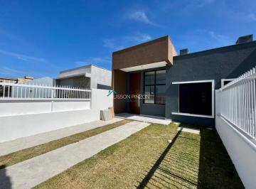 Casa · 84m² · 3 Quartos · 1 Vaga · Casa geminada em Atlântida Sul, próxima da praia.