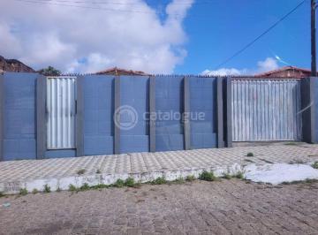 Casa · 76m² · 3 Quartos · 3 Vagas · Casa Antiga com Potencial no Conjunto Ponta Negra