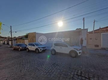 Casa · 100m² · 3 Quartos · 3 Vagas · Casa Antiga com Potencial no Conjunto Ponta Negra