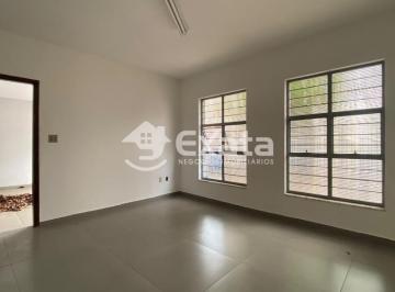 Casa · 300m² · 3 Quartos · 5 Vagas · Casa Assobradada para Venda na Zona Leste.