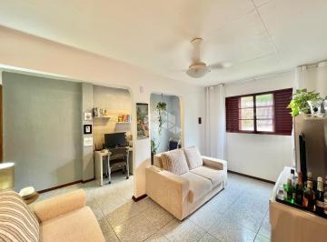 Casa · 109m² · 2 Quartos · 2 Vagas · Linda Casa Reformada à Venda - Bairro Tancredo Neves!