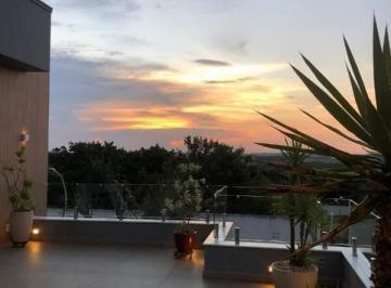 Casa · 220m² · 3 Quartos · 4 Vagas · Casa em Condomínio à venda em Indaiatuba - Jardim Residencial Dona Lucilla, 3 quartos 220 m² por 2.7
