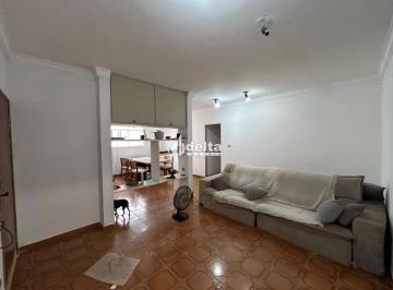 Casa · 450m² · 5 Quartos · 4 Vagas · Casa residencial com 5 quartos sendo 2 suítes disponível para venda no bairro Brasil em Uberlândia-M