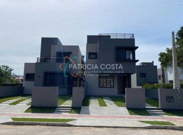 Casa · 151m² · 3 Quartos · 1 Vaga · Sobrado em Jardim Panoramico, Garopaba/SC