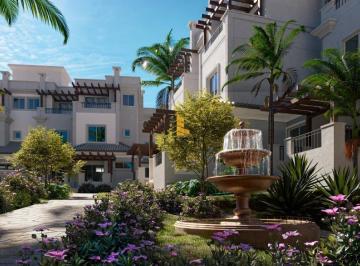 Casa · 148m² · 3 Quartos · 2 Vagas · Casa pé na areia à venda em Quatro Ilhas, Bombinhas - SC.