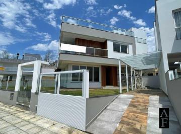 Casa · 146m² · 3 Quartos · 3 Vagas · Casa próxima ao mar em Garopaba