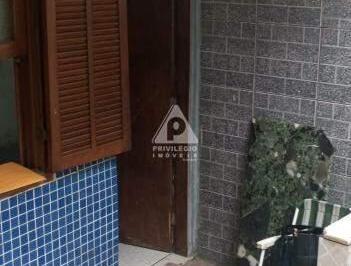 Comercial · 135m² · 2 Quartos · 2 Vagas · Oportunidade! Prédio com 3 pavimentos e vista livre – próximo ao Mercado Adonay