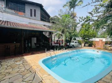Casa · 330m² · 5 Quartos · 4 Vagas · Casa com 05 dormitórios (01 suíte), 04 vagas de garagem e piscina à venda em Blumenau, Bairro Vila N