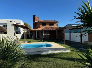 Casa · 93m² · 2 Quartos · 1 Vaga · Casa com piscina a 350m do mar.