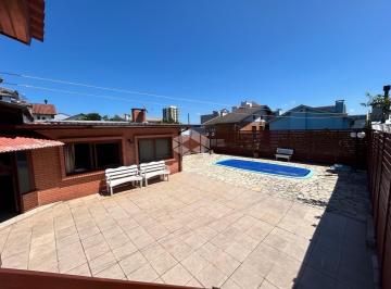 Casa · 220m² · 2 Quartos · 2 Vagas · Casa com Piscina