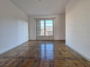Apartamento · 76m² · 2 Quartos · Apartamento amplo, 2 dormitórios, na Auxiliadora a 200m do Parcão.