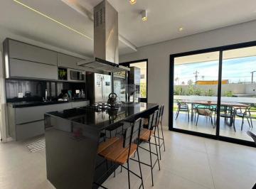 Casa · 209m² · 3 Quartos · 4 Vagas · Uma Oportunidade Única: Casa Porteira Fechada no Condomínio Praias do Sul 3!