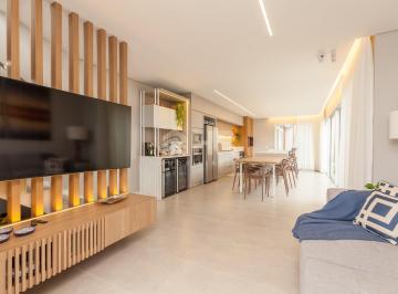 Casa · 143m² · 3 Quartos · 1 Vaga · Sobrado com 03 suítes e 01 vaga de garagem Balneár