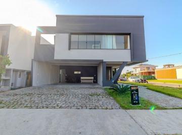 Casa · 260m² · 3 Quartos · 4 Vagas · Casa à venda no Cond. Caledônia Private Village em Camboriú