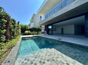 Casa · 350m² · 5 Quartos · Casa no Condomínio Capão Ilhas com 05 Suítes e piscina, nunca habitada.