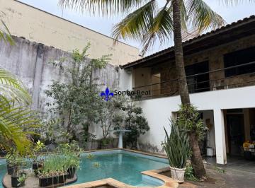 Casa · 231m² · 3 Quartos · 4 Vagas · Casa com 3 Quartos e 3 banheiros à Venda, 231 m² por R$ 750.000
