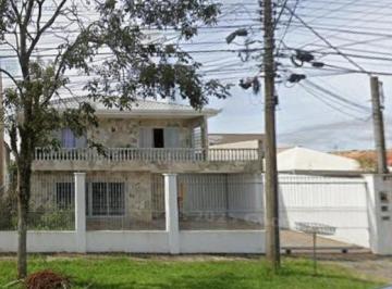 Casa de 3 quartos, Curitiba · MAGNÍFICA RESIDÊNCIA COM POSSIBILIDADE DE CONSTRUIR CONJUNTOS RESIDENCIAIS.