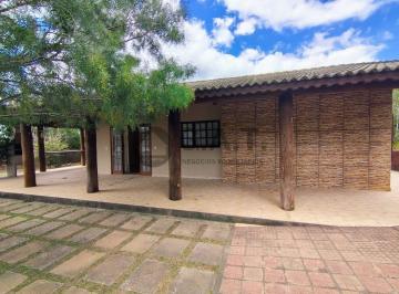 Foto 01 · Chácara para locação em Piedade-SP, bairro Sarapuí dos Antunes: 2 quartos, 1 suíte, 1 sala, 2 banhei