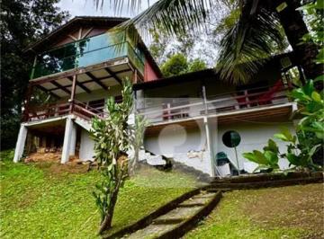 Casa · 300m² · 3 Quartos · 2 Vagas · Casa 3 quartos, à venda com cachoeira privativa no Camorim.