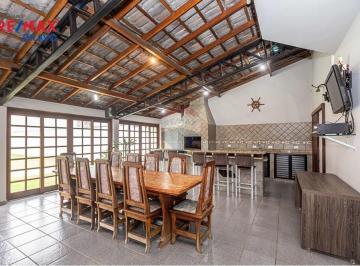 Casa · 336m² · 4 Quartos · 7 Vagas · Sobrado com quintal, 4 quartos, vagas pra 7 carros, com 597m2 de terreno, Bairro Jardim das América