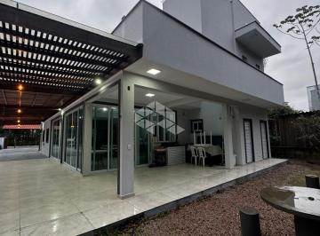 711700_iP56P7ng96C1d1P_71170068c9bc0a94026.jpg · Casa com 3 dormitórios, 4 vagas, 250 m² privativos na entrada da Praia da Barra - Garopaba SC