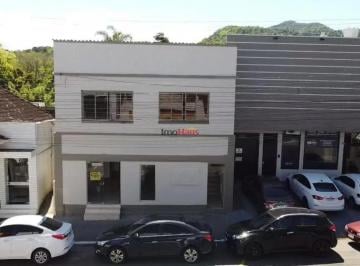 Comercial · 316m² · Prédio à venda em Igrejinha: oportunidade única! Uma sala comercial + três apartamentos.