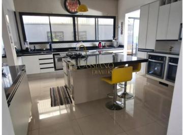 Casa · 352m² · 5 Quartos · 4 Vagas · Casa à venda de 352m² | 05 dormitórios, sendo suítes e 04 vagas de garagem | Condomíno Residencial J