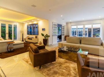 Casa · 435m² · 4 Quartos · 3 Vagas · Casa assobradada em Alto de Pinheiros com 3 suítes e 3 vagas