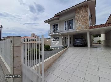 Casa · 209m² · 3 Quartos · 3 Vagas · Casa mobiliada com edícula no coração de Palhoça/SC