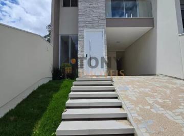 Casa · 150m² · 3 Quartos · 2 Vagas · Sobrado com 150m² de 3 dormitórios sendo 1 suíte localizado no bairro Ipiranga - São José - SC.