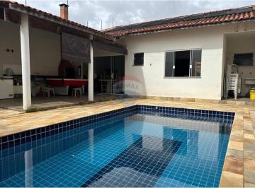 Casa · 125m² · 3 Quartos · 3 Vagas · Casa em Peruíbe com 3 dormitórios, Piscina e Churrasqueira!