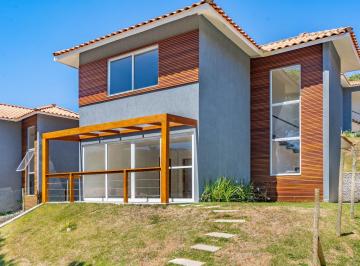 Casa · 103m² · 2 Quartos · 2 Vagas · Casa 2 quartos com suíte, em Itaipava