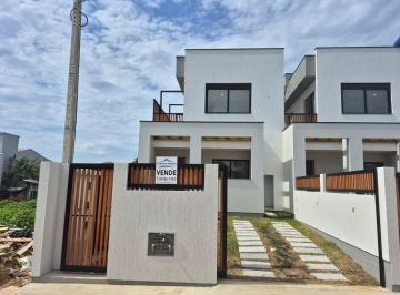 Casa · 127m² · 3 Quartos · 1 Vaga · Excelente sobrado com 3 dorms sendo 2 suítes a 1,5 km da praia central de Garopaba!