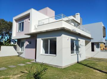Casa · 118m² · 3 Quartos · 1 Vaga · Casa de esquina a venda em Garopaba no loteamento Pedra Branca com 3 suítes!